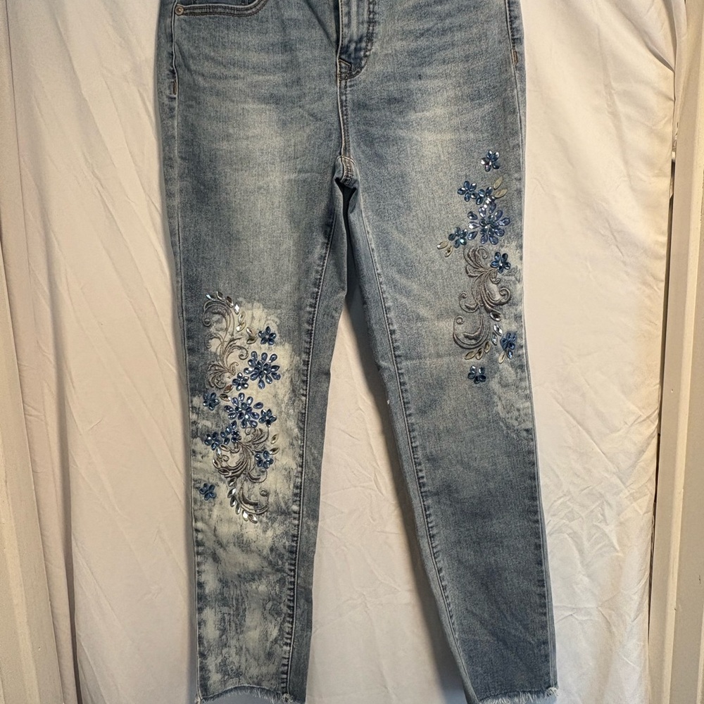 DG2 Diane Gilman With Floral Rhinestone Detail  Jeans Size 6
